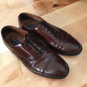 Men's brown leather wing tips