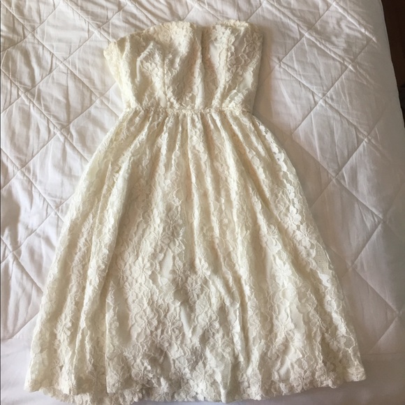 White strapless lace dress w/ bow back - Picture 1 of 6