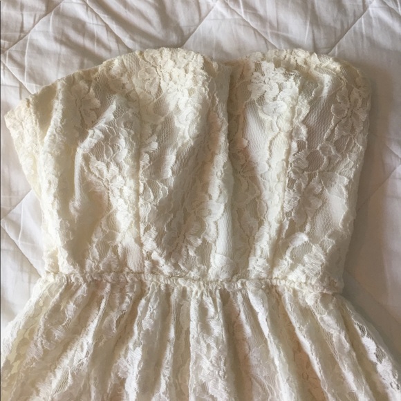 White strapless lace dress w/ bow back - Picture 2 of 6