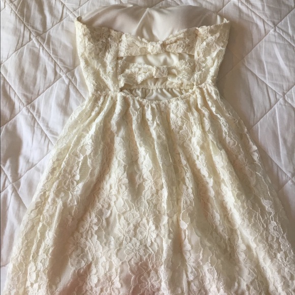 White strapless lace dress w/ bow back - Picture 6 of 6