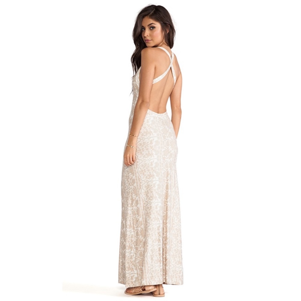 Novella Royale midnight rambler white chantilly