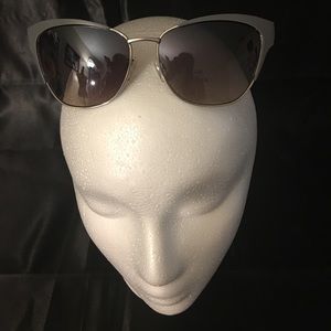 🔵 NWOT TAHARI Sunglasses Grey