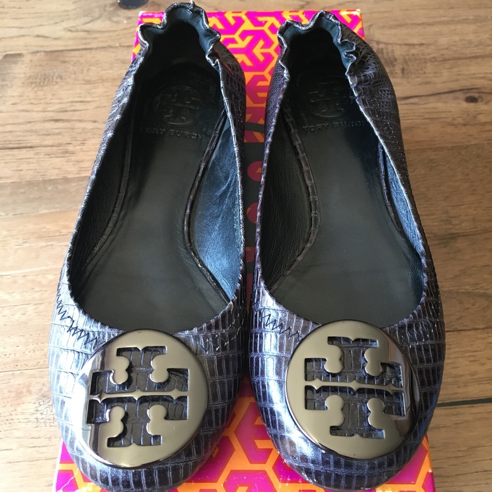 Authentic Tory Burch Reva flats in gunmetal