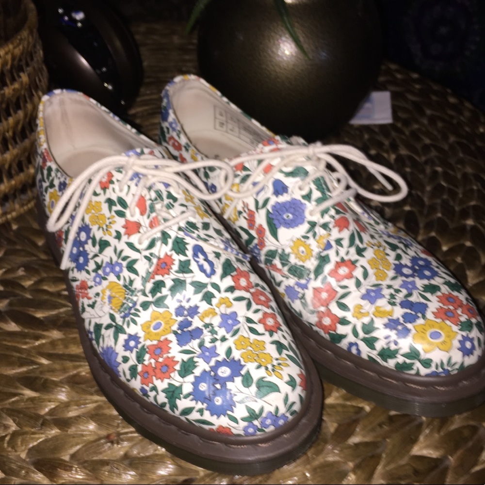 Dr Martens Liberty London Floral 3-eye shoe