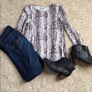 Gray patterned top