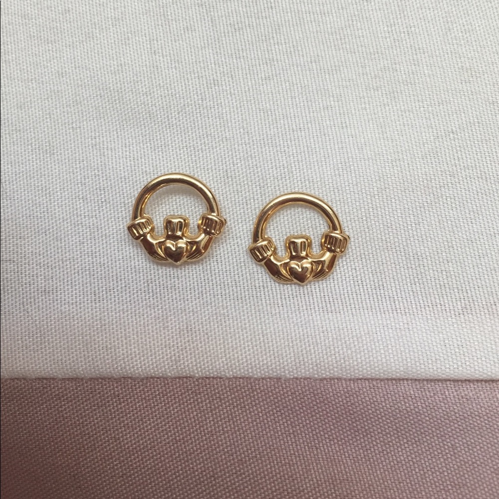 14kt Gold Claddagh Studs 💫