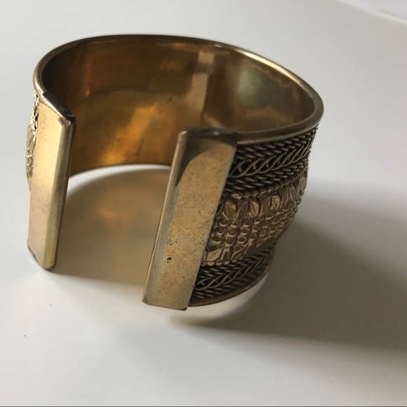 Golden bangle - Picture 2 of 2