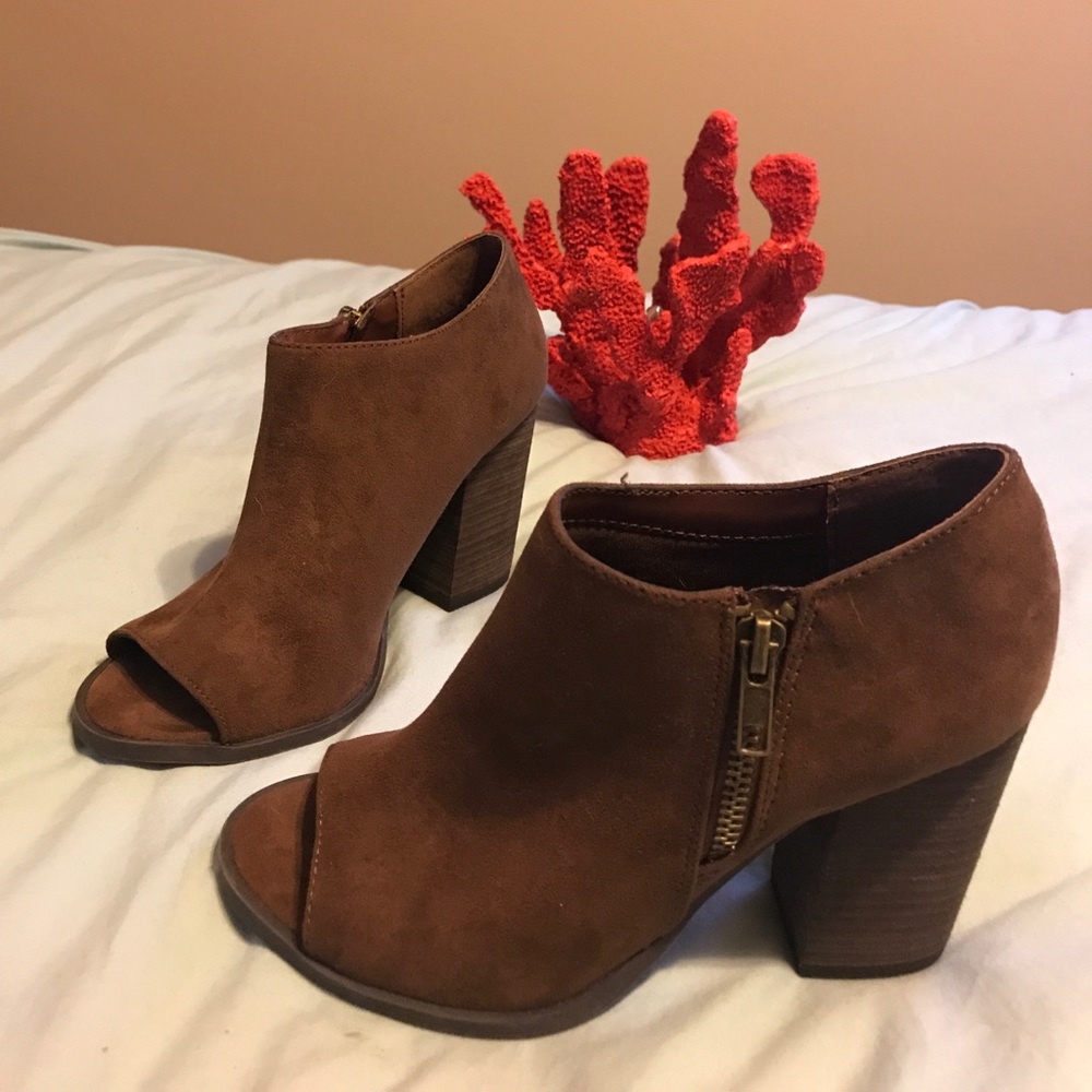 Carlos Santana Booties Sz 6. Great for fall 🍁🍂