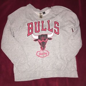 Forever 21 BULLS crewneck size M 🌸🌸