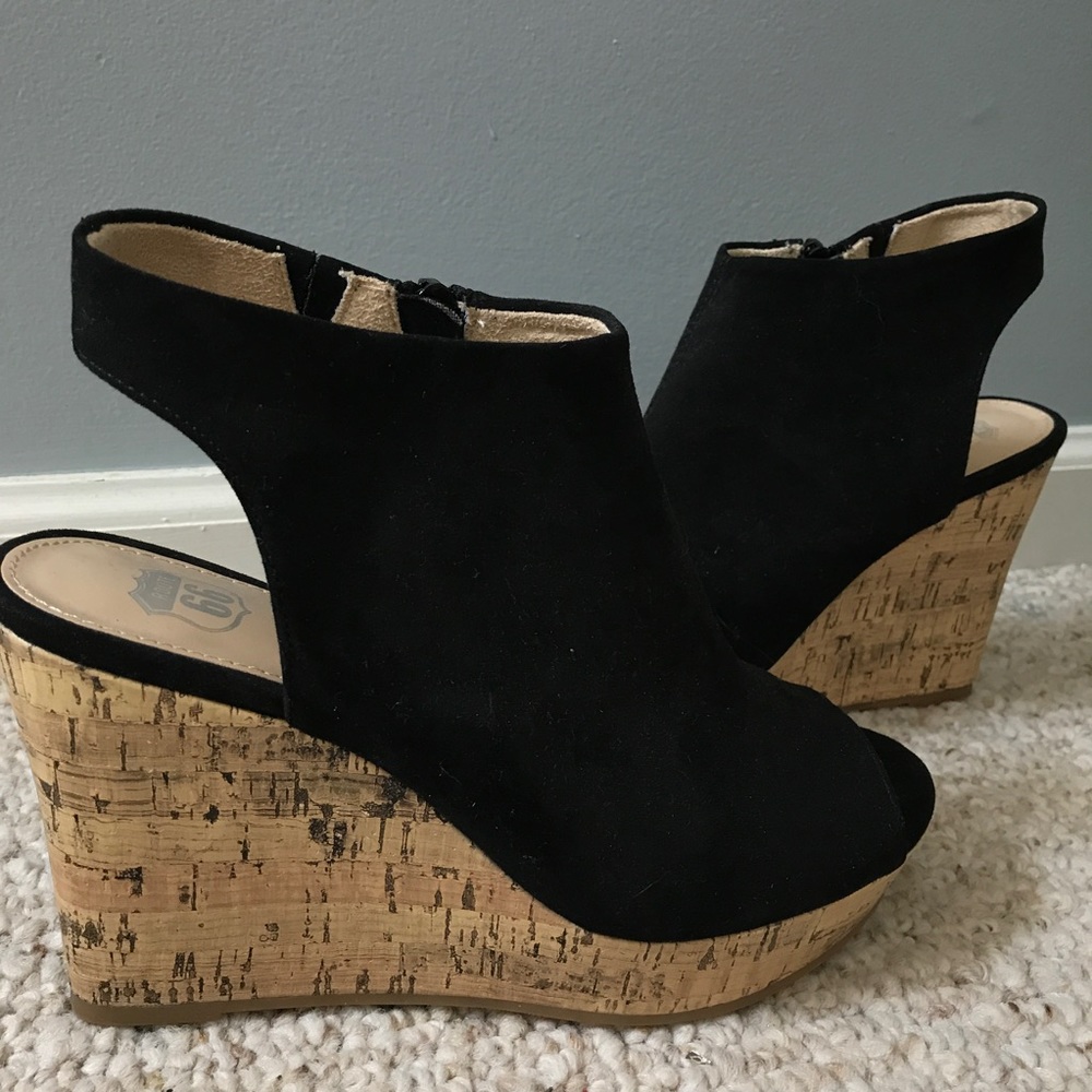 BLACK HEELS
