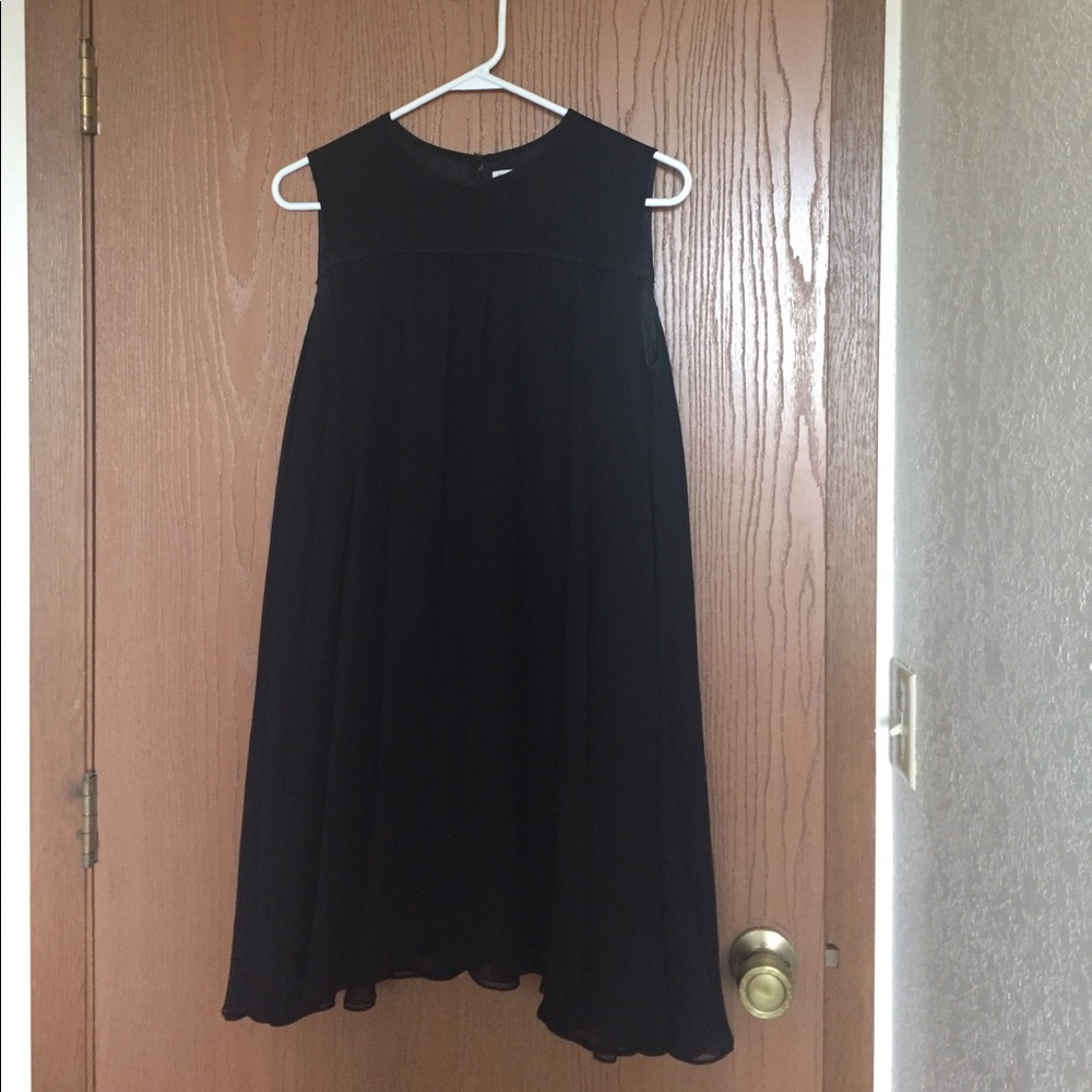 Super cute! Hard to find rag and bone dress!