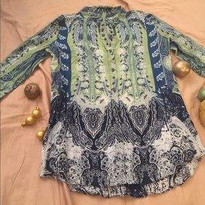 Feather light Tahari blouse