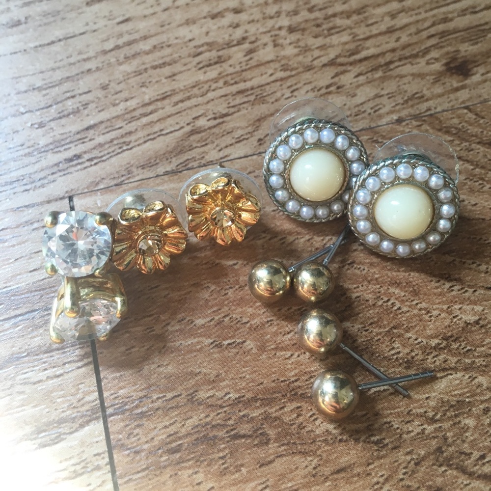 5 pairs of gold earrings