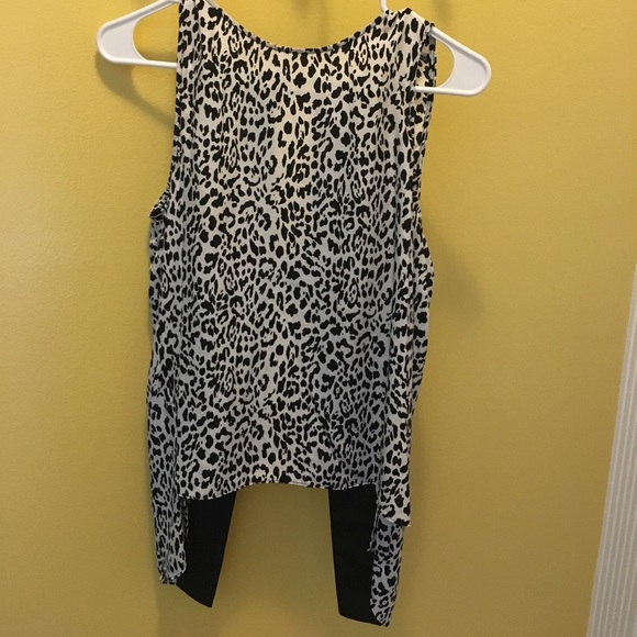🌟🌟SALE🌟🌟 Parker Top - Picture 1 of 4