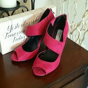 Stunning Chelsea & Zoe frushia heel