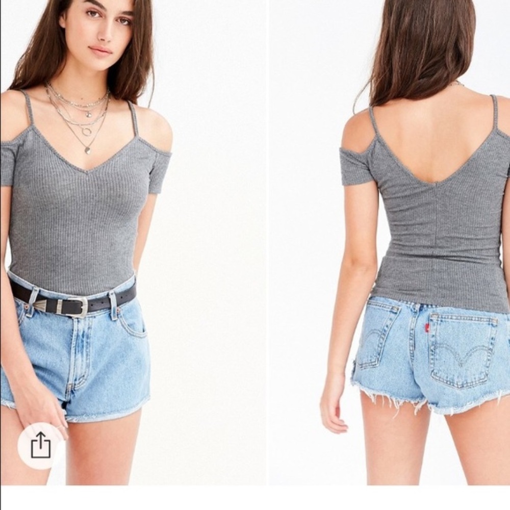 Project Social Tee Ribbed gray cold shoulder