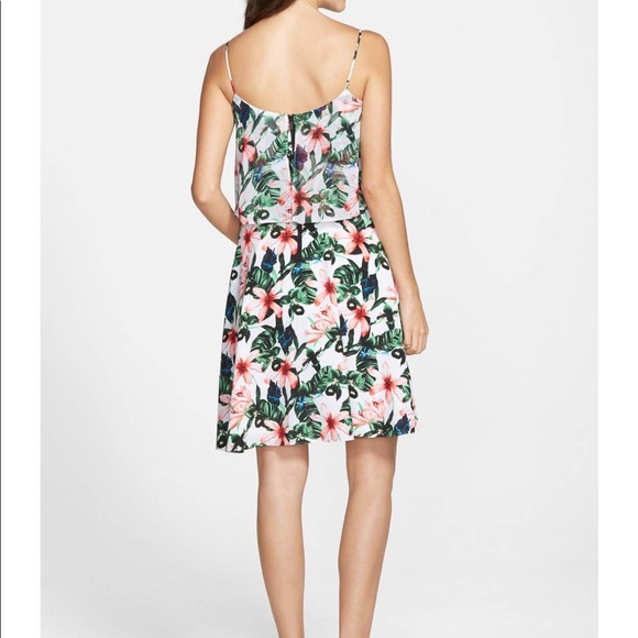 🎉HOST PICK🎉 NWT Vince Camuto Jungle Lily dress - Picture 2 of 5