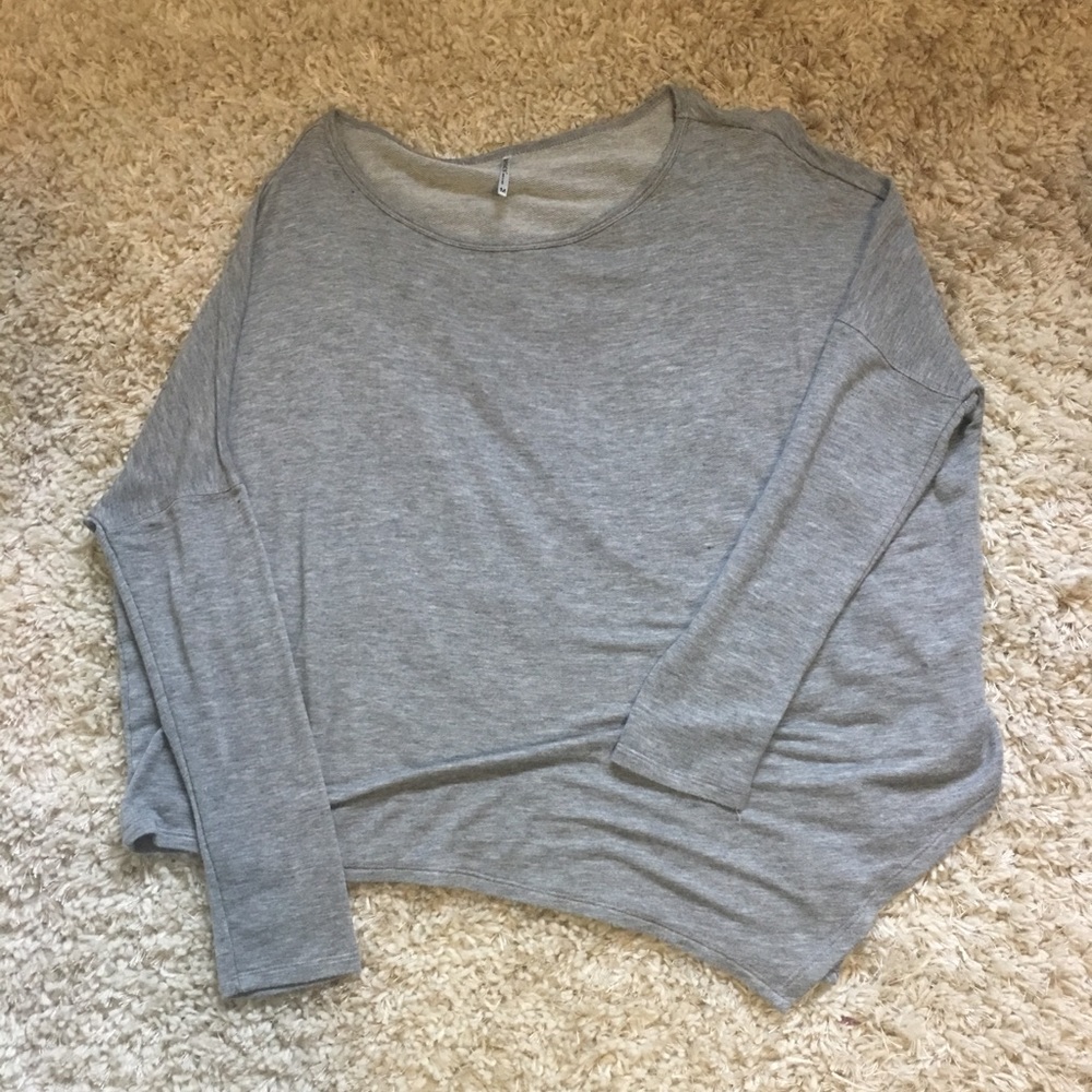 Quarter length sleeve top