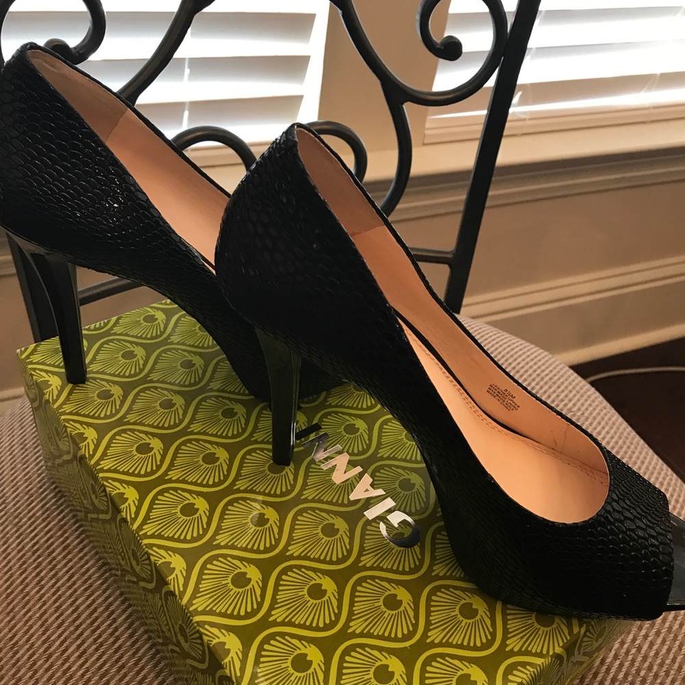 Gianni Bini NEW IN BOX 8.5M, 4.5" heel
