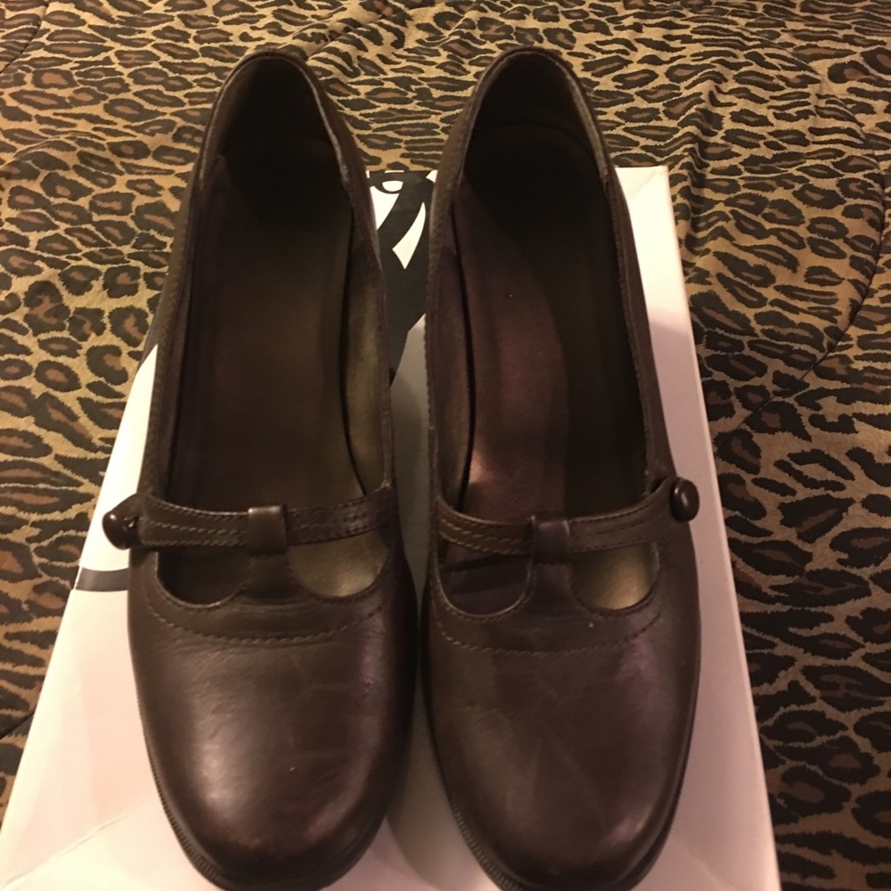 Brown Leather heelsVal Day SALE