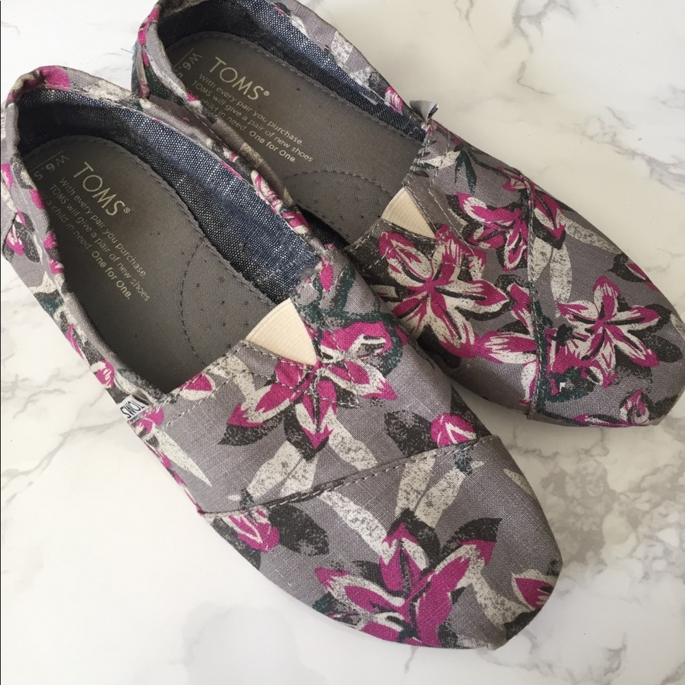🌺TOMS ORIGINAL FLATS✨Adorable pink floral pattern