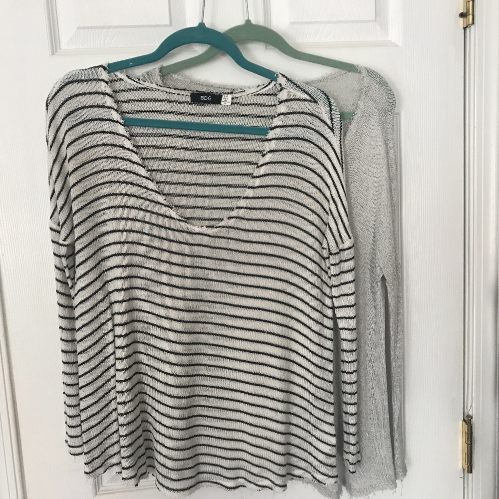 2 Pack BDG Knit Vneck Long Sleeve Tees