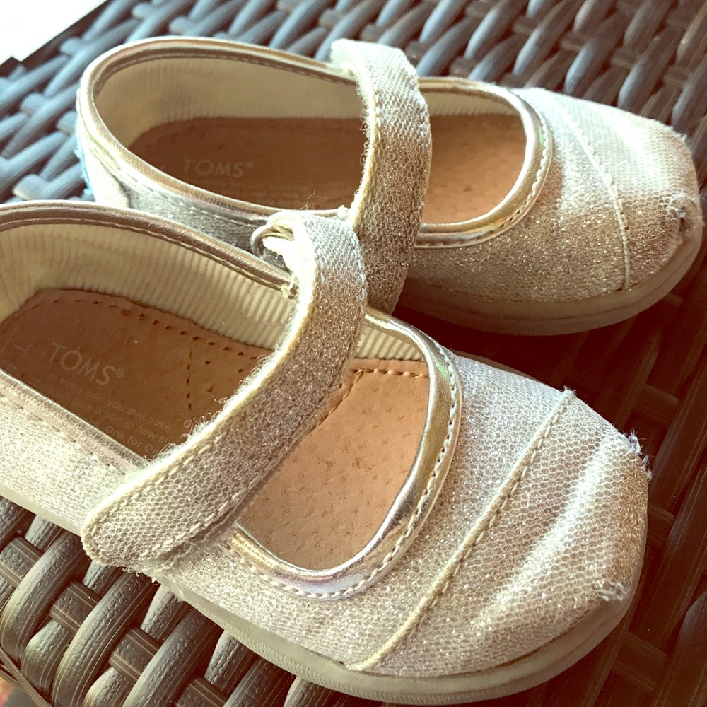✨✨TOMS Glitter Mesh Shoes✨✨