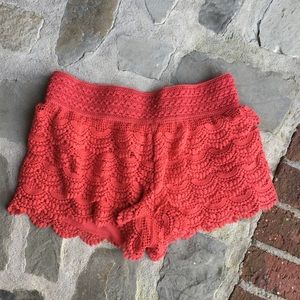 Ruffle knit shorts