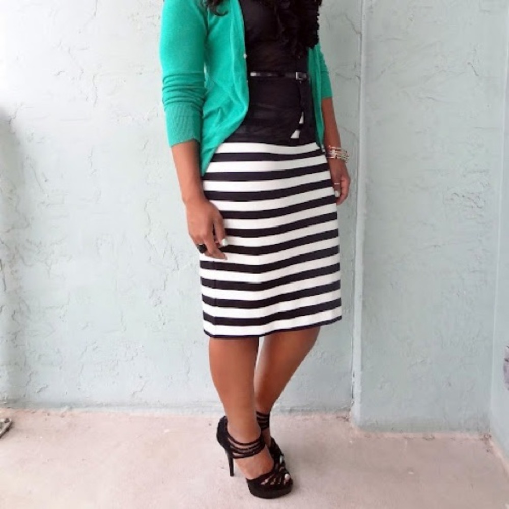 cute black and white maxi skirt!