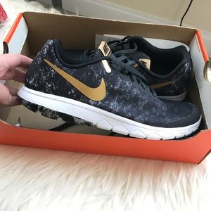 Women's Nike Flex! Supper fun coloring!