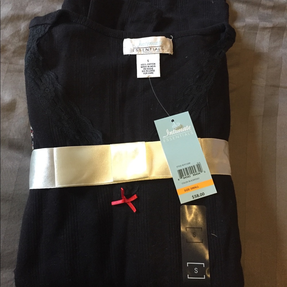 ✨Price drop 9/21!✨ Intimate Essentials Pj set: S