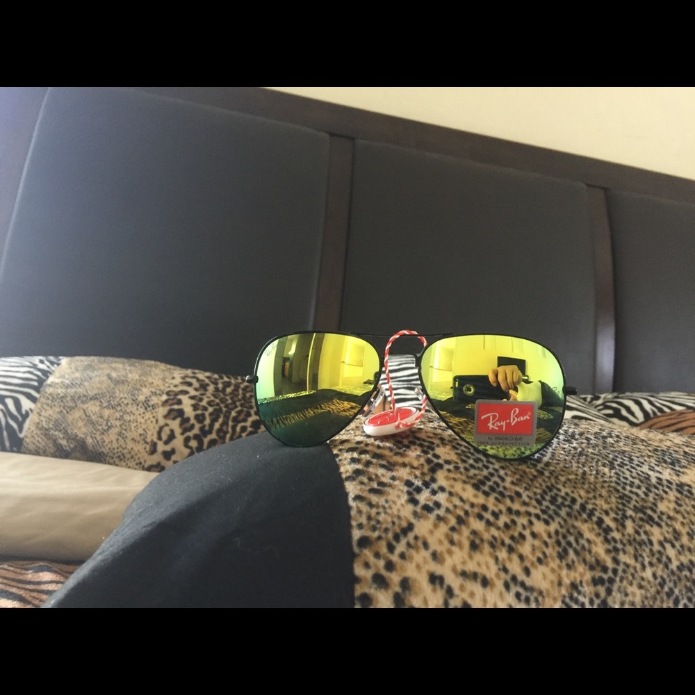 Authentic Ray Ban aviator sunglasses medium