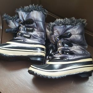 Fur lined Winter snow boots size 7 waterproof