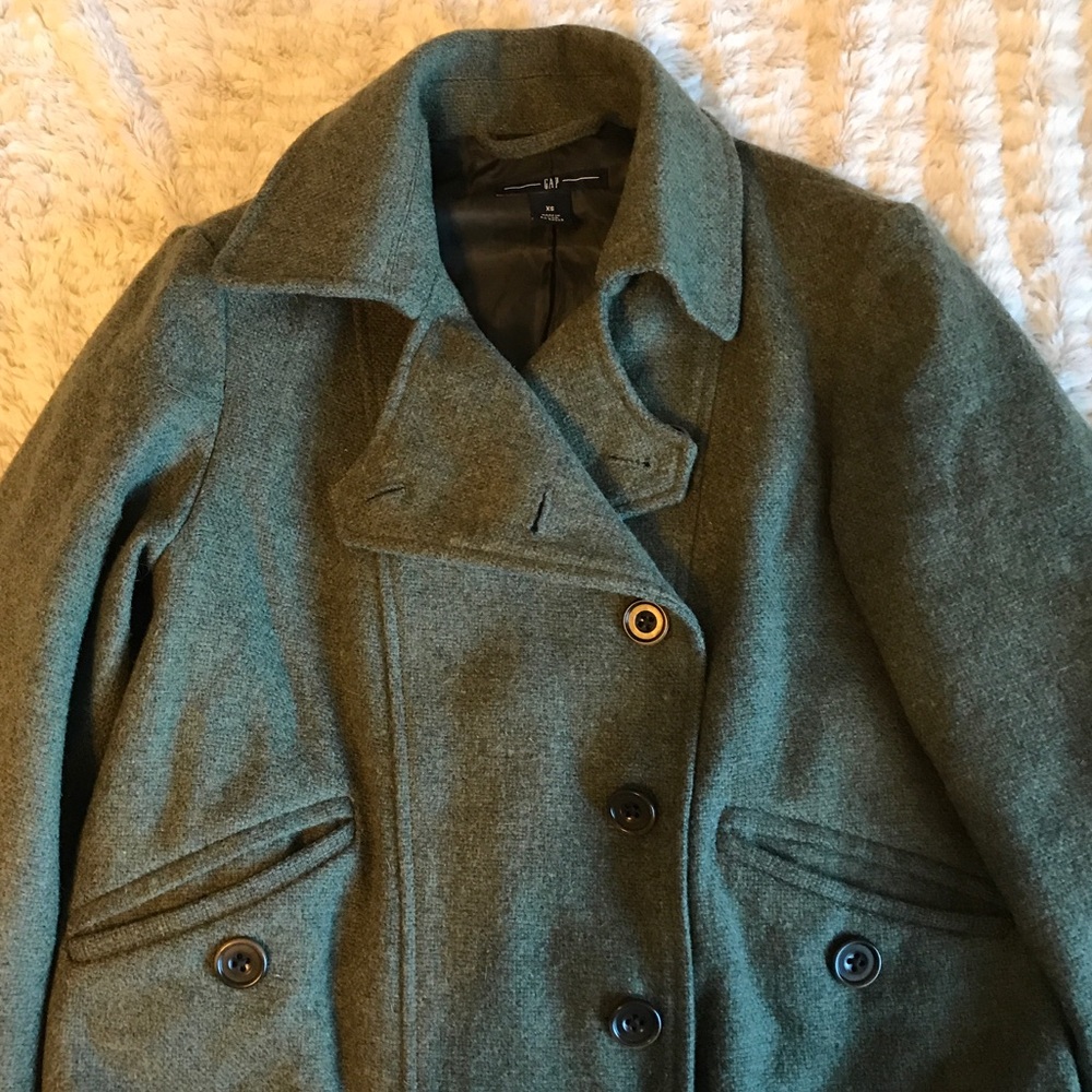 Gap wool cropped olive coat. Perfect condition. - Picture 2 of 5