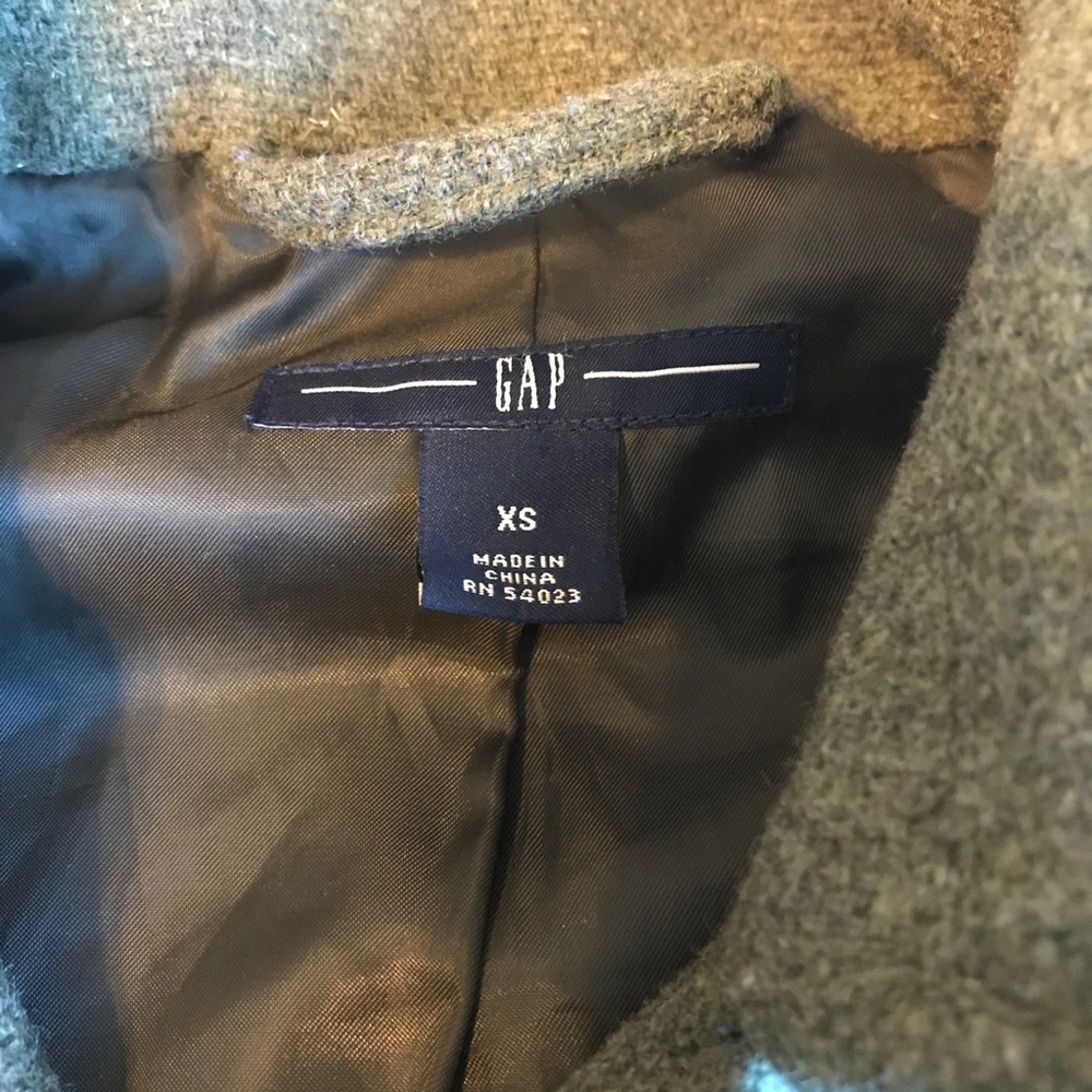 Gap wool cropped olive coat. Perfect condition. - Picture 4 of 5