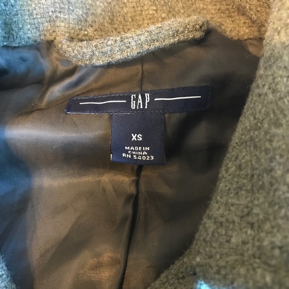 Gap wool cropped olive coat.  Perfect condition. - Picture 4 of 5
