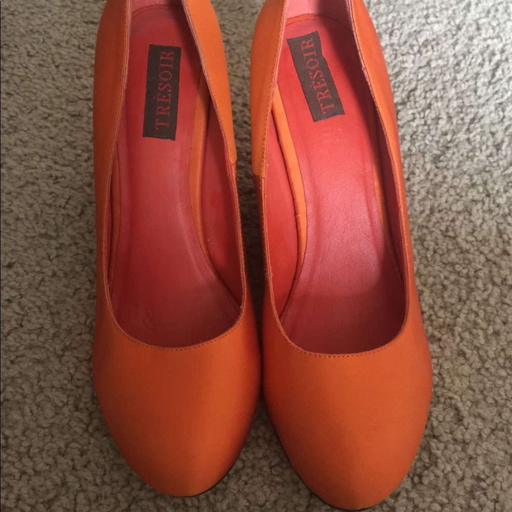 Orange wedges with painted wedge heel