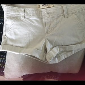 Hollister shorts !