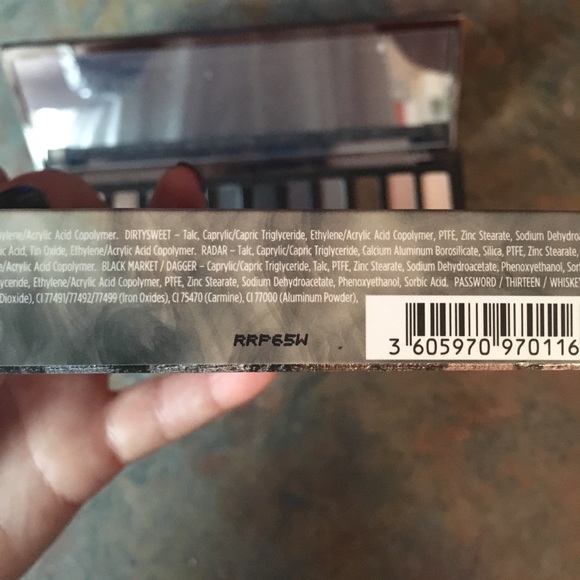 NEW IN BOX Urban Decay Smoky Palette - Picture 3 of 3