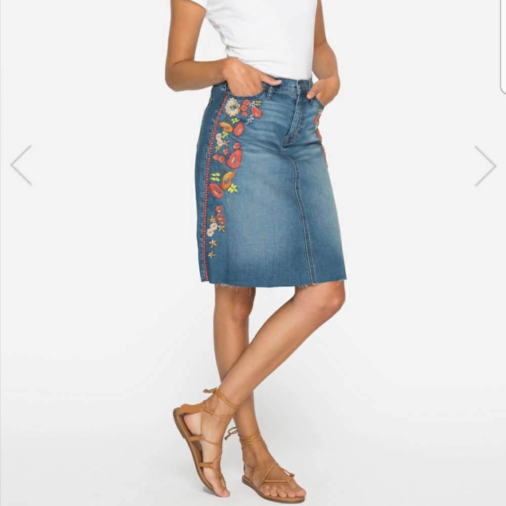 🧡Johnny was INDIGO EMBROIDERED SKIRT
