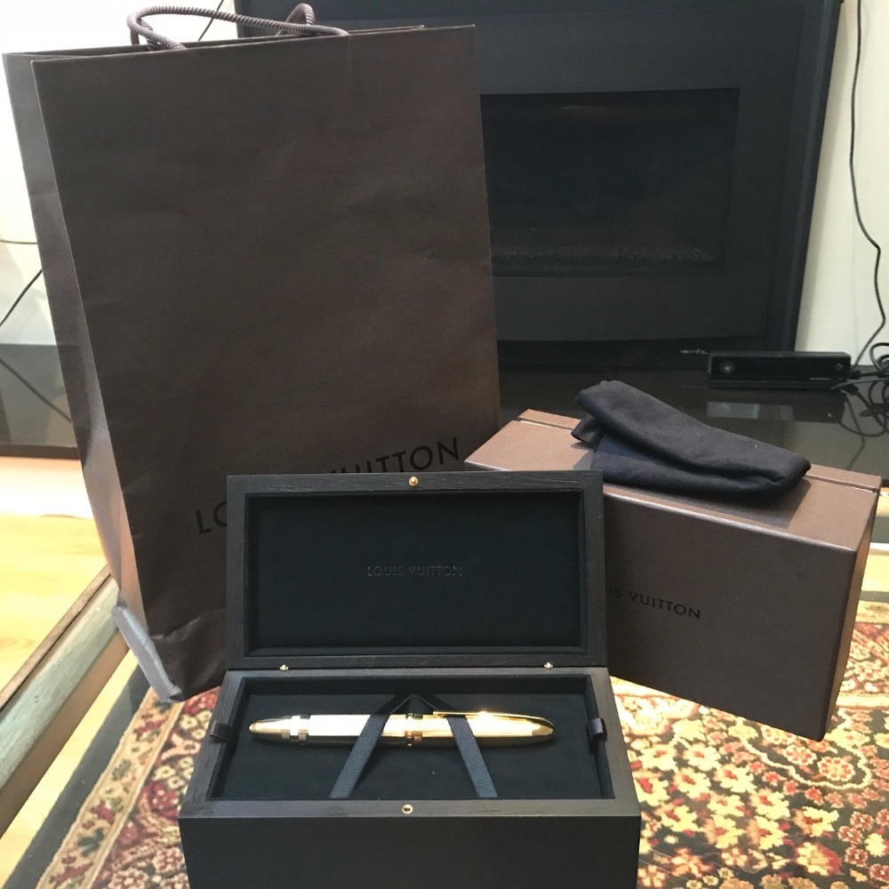 Louis Vuitton Fountain Pen in gold
