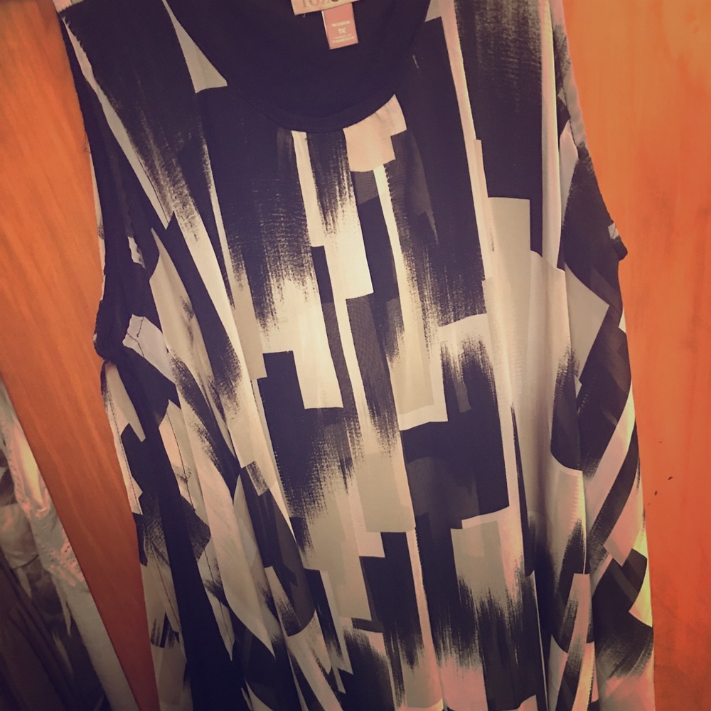 Black and white dress top