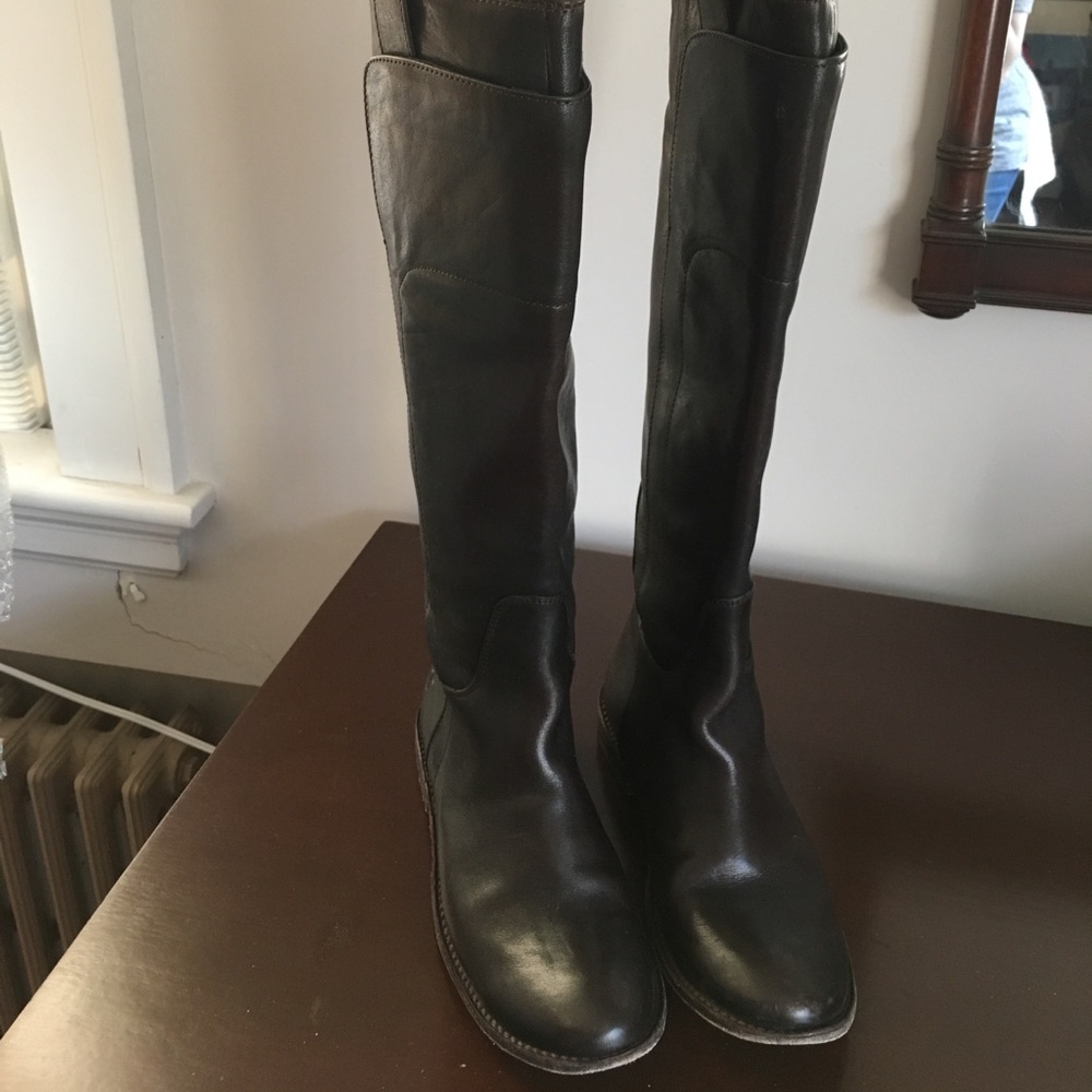 Dark brown Frye Paige size 6