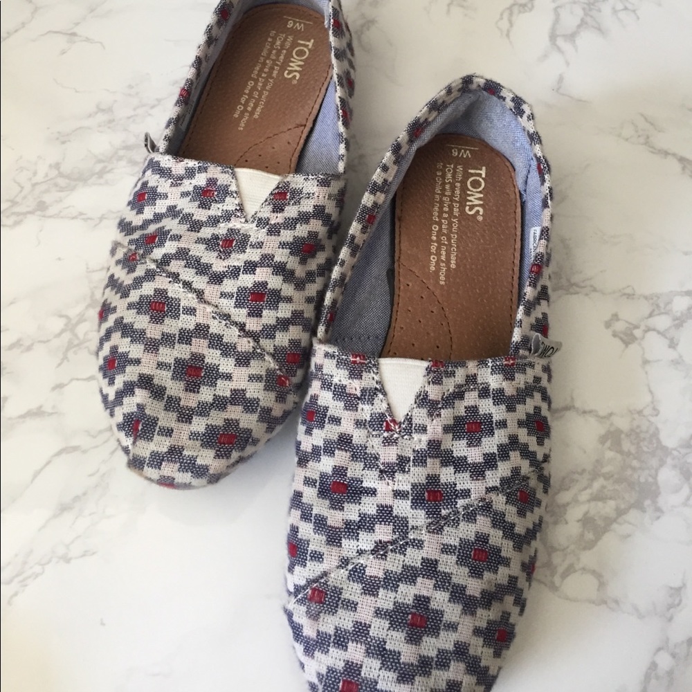 ✨TOMS ORIGINAL FLATS✨🐵 Super cute Aztec Pattern!!