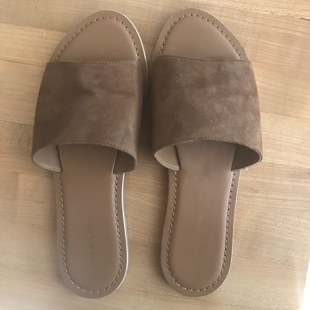 Minimalistic look slide sandal