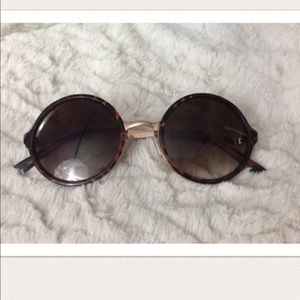 Hipster chic sunglasses 🕶