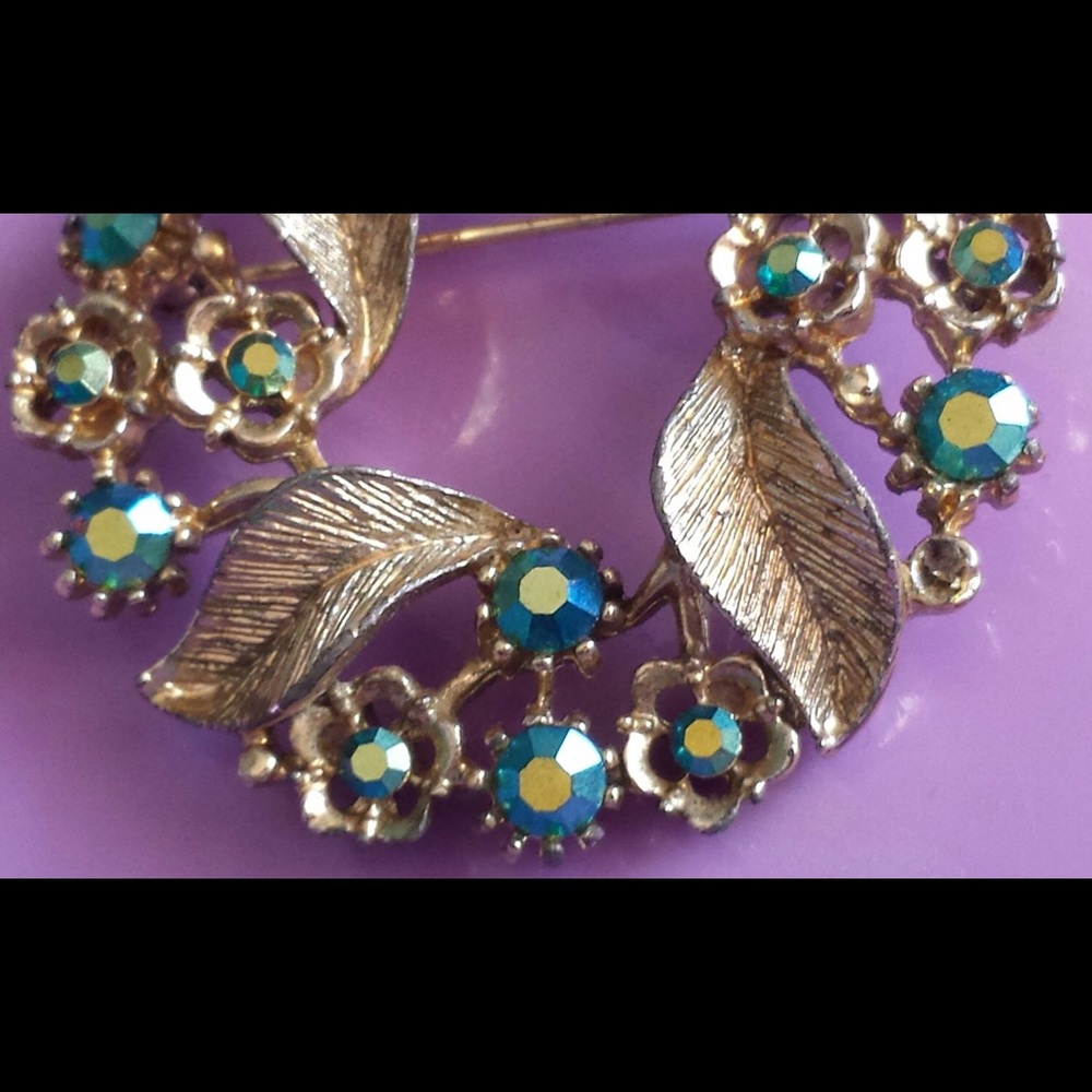 Vintage MCM AB Shimmery Rhinestone Crystal Wreath Brooch - Picture 2 of 4