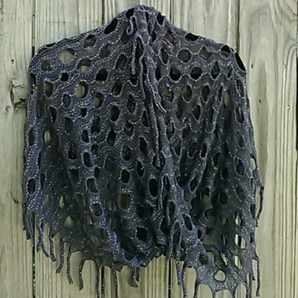 Accessories - Fringe scarf.