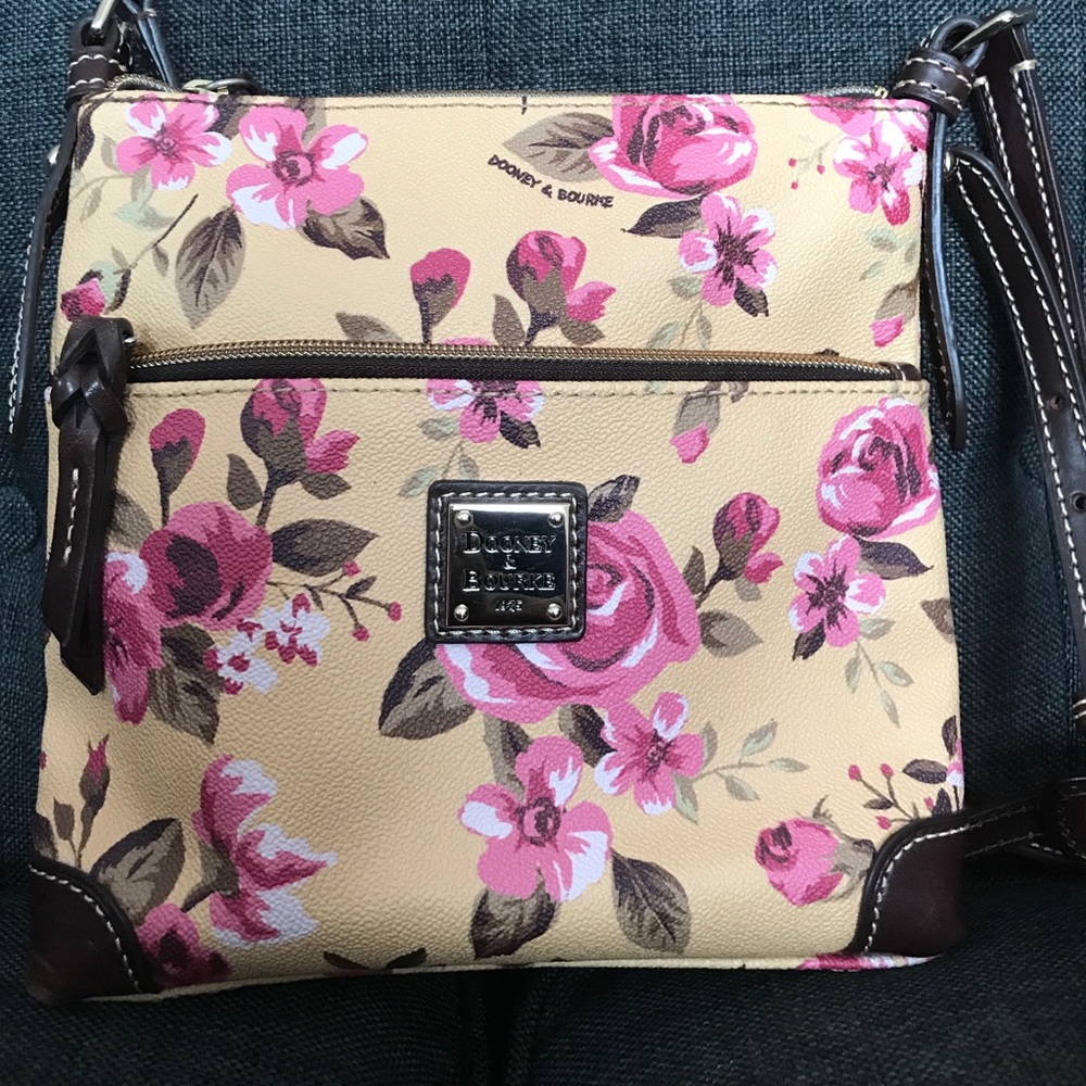 🌼MAKE AN OFFER🌼Dooney & Bourke-Letter Carrier