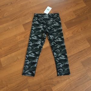 Fabletics capri in camo - size XS/4 NWT